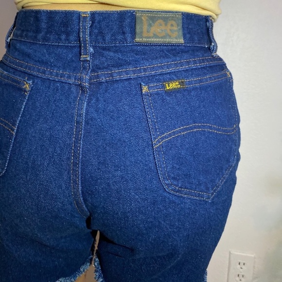 Vintage high waisted denim Lee shorts - Picture 3 of 8